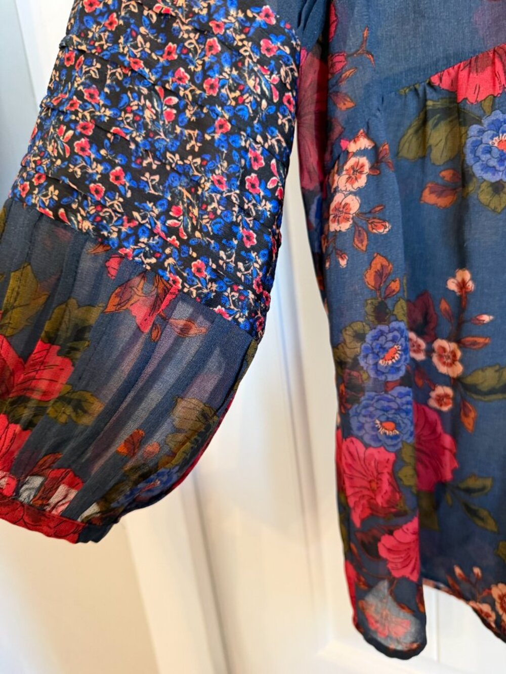 Daniel Rainn floral sheer peasant blouse. Size M - Picture 3 of 7